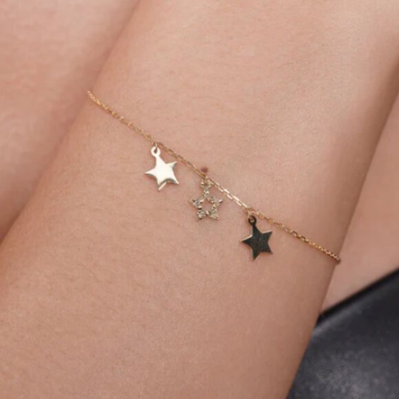14 KT Yellow Gold Three Stars Diamond Cut Charm Adjustable Bracelet - Picture 1 of 4